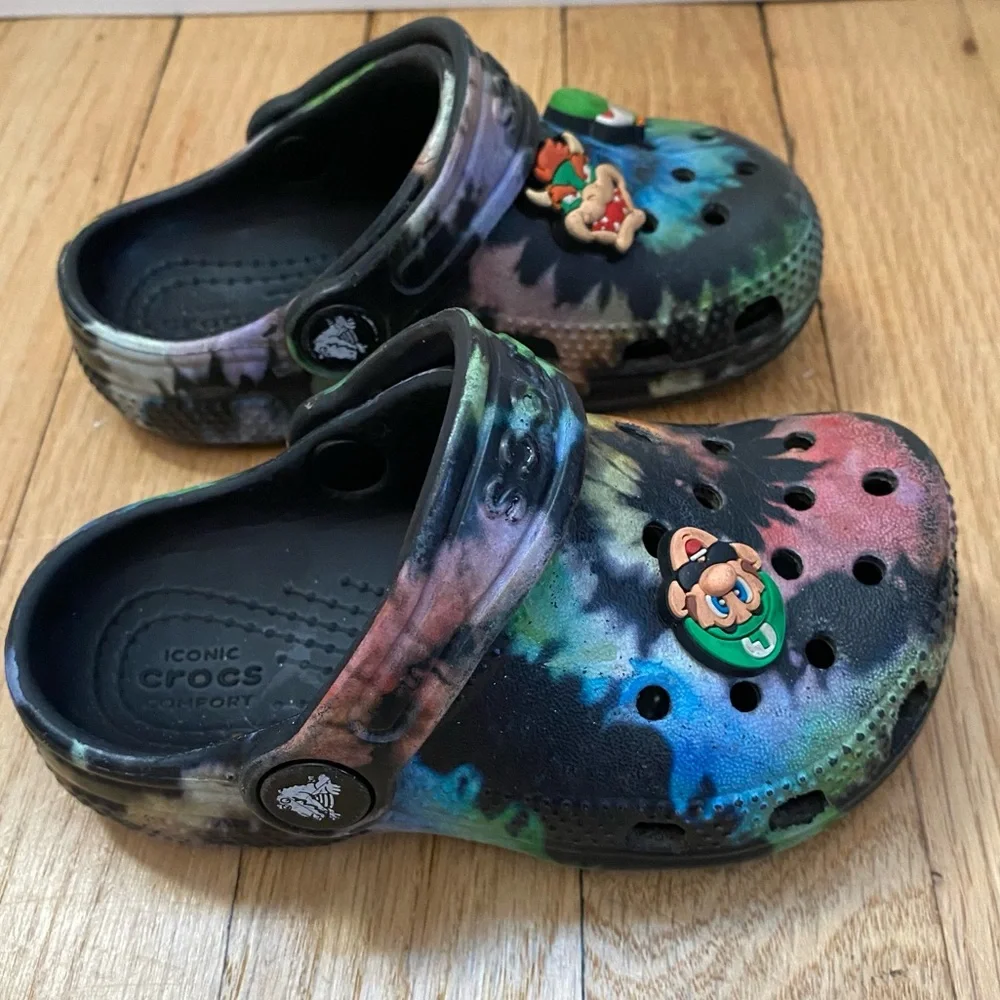Crocs Clogs Kids Sz 7 Tie Dye Unisex Sandals Mario Jibbits Slip On Colorful Fun